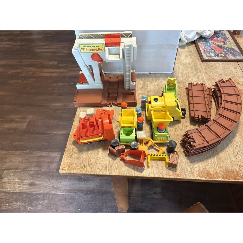 Fisher-Price Lift & Load Railroad Vintage Playset 943 Little People 1986